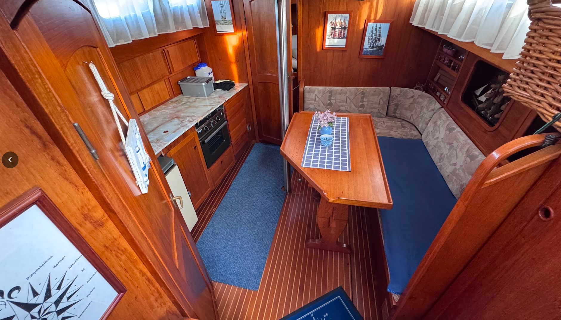 Saloon 4